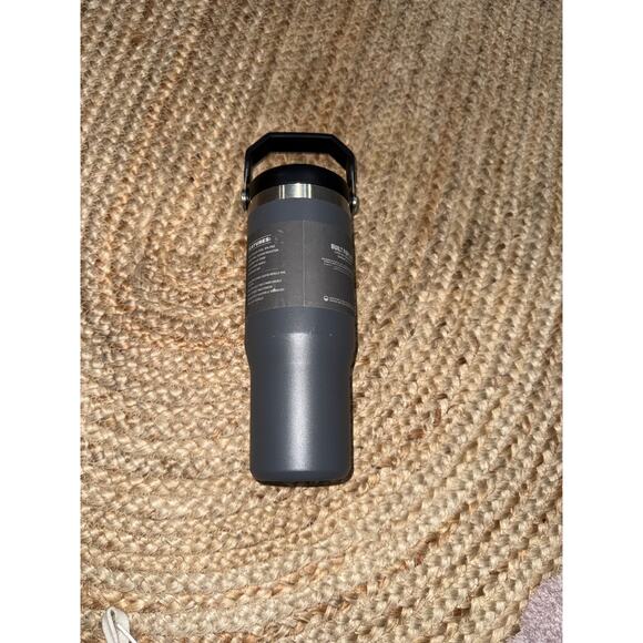Stanley flip straw tumbler in black 30 oz - NEW - Picture 3 of 3